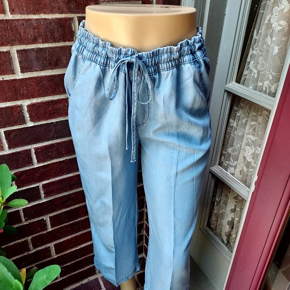 ST. JOHNS BAY WIDE LEG  FOUR POCKET, ALL AROUND ELASTIC DRAWSTRING WASIT JEAN'S,